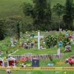 Investigan 35 fosas con cuerpos de víctimas de desaparición forzada al sur de Medellín, Colombia