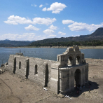 La sequía en México deja al descubierto una iglesia sumergida en un embalse