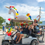 A bordo de carritos de golf rechazan políticas de Florida contra la comunidad LGTBQ