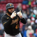 Santana jonronea y Piratas derrotan 9-4 a los Padres