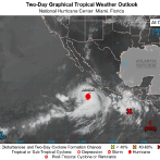 El huracán Adrián se aleja de las costas mexicanas