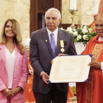 Doctor Ramón Tallaj recibe condecoración papal