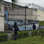 Presos de cárcel de Ecuador tienen retenidos a 57 guardias y policías