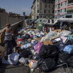 Roma vuelve a estar sumergida por toneladas de basura