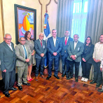 El presidente Luis Abinader recibe en Palacio Nacional una comisión de Adopae