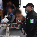 Hallan a 231 migrantes hacinados en un tráiler en México