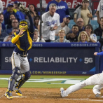 Dodgers vencen Cerveceros con la ayuda de dos interferencias del receptor