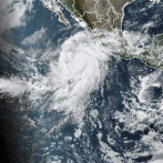 Hilary se convierte en huracán categoría 3 y se dirige a península de Baja California