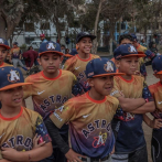 El béisbol, segundo hogar para niños venezolanos en Perú