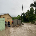 Evacuan familias y se inunda escuela en Barahona
