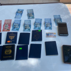 Apresan hombre con nueve pasaportes de nacionales haitianos en Elías Piña