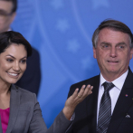 Bolsonaro y su esposa guardan silencio ante policía por escándalo de joyas