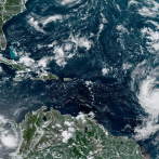 El huracán Lee avanza por aguas del Atlántico hacia el nordeste del Caribe