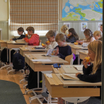 Suecia lleva más libros y escritura a mano a sus tecnificadas escuelas