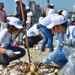 Retiran más de 2,000 kilos de basura de Playa El Gringo en Haina durante jornada de limpieza