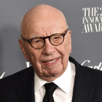 Rupert Murdoch se retira de sus cargos