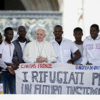 Papa critica indiferencia a inmigrantes