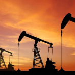 El petróleo retrocede ligeramente tras datos de reservas de EEUU