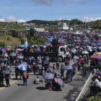 Bloquean carreteras de Guatemala para exigir cese de persecución electoral