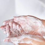 Solo el 60 % de los hogares dominicanos dispone de lo básico para el lavado de manos, dice estudio