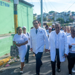 Ministro Salud visita Los Mina en campaña contra mosquito vector del dengue
