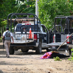Mueren 16 policías y civiles en ataques armados en México