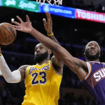 Davis y LeBron conducen a los Lakers ante los Suns, Durant supera a Olajuwon en puntos