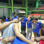 Selección de baloncesto practica en Higüey tras larga demora en su vuelo a Chile