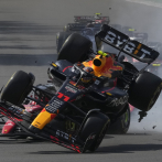 'Checo' Pérez choca con Leclerc en la primera curva del Gran Premio de México y se retira