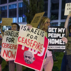 A contracorriente, un grupo de israelíes protesta contra la guerra en Gaza