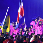 Dominicana desfila con la bandera en alto en clausura Chile