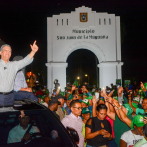 Caravana multitudinaria de Leonel Fernández en San Juan