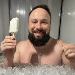Polaco alcanza récord Guinness tras permanecer más de cuatro horas sumergido en el hielo