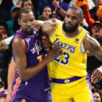 LeBron James anota 32 y Lakers vence a los Suns de Kevin Durant
