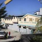Policía haitiana rescata a mujeres y niños rehenes de una banda armada en Haití