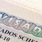 Mujer denuncia estafa por más de 400 mil pesos; le prometieron visa y ticket a España