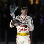 Max Verstappen suda para ganar en el Gran Premio de Fórmula Uno en Las Vegas