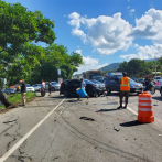 Al menos 14 personas resultan heridas en accidente de tránsito múltiple en la autopista Duarte