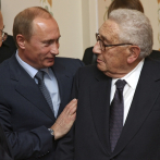 Líderes del mundo despiden con elogios a Henry Kissinger