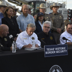Gobernador de Texas firma un proyecto de ley que permite la detención de migrantes irregulares