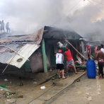 Fuego destruye varias viviendas en el sector La Bendición sur en Santiago