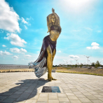 Barranquilla rinde un homenaje a Shakira con una estatua de bronce de más de 6 metros