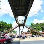 Alcaldía de SDN dice corresponde a Obras Públicas reparar puente peatonal de Sabana Perdida
