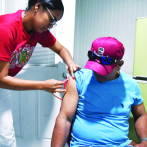 Centros de vacunación contra Covid son visitados por ciudadanos
