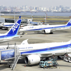 Pasajero muerde a una azafata en pleno vuelo y el avión es obligado a regresar a Tokio