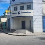 Atacan banco Sogebank durante manifestaciones en Juana Méndez