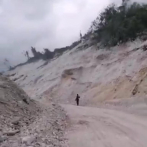 Restablecen paso entre las provincias Barahona y Pedernales tras deslizamiento de tierras