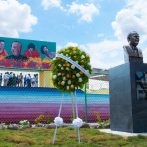 Rinden homenaje a Luisito Martí con escultura y mural en anfiteatro que ahora lleva su nombre