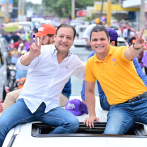 Danilo y Abel Martínez realizan caravana en La Vega