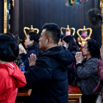 Los vietnamitas le rezan a Buda para encontrar pareja en el Día de San Valentín